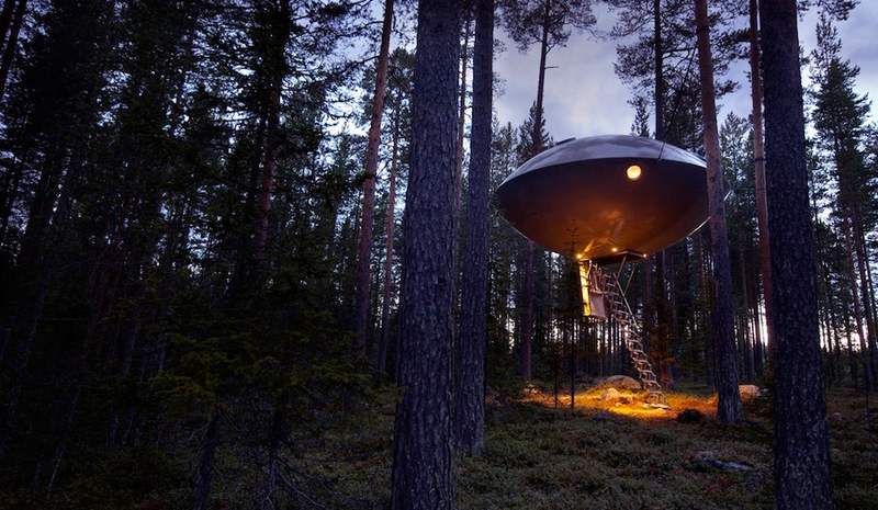 Illustration for article titled Want to live in a spaceship? These houses are for you.